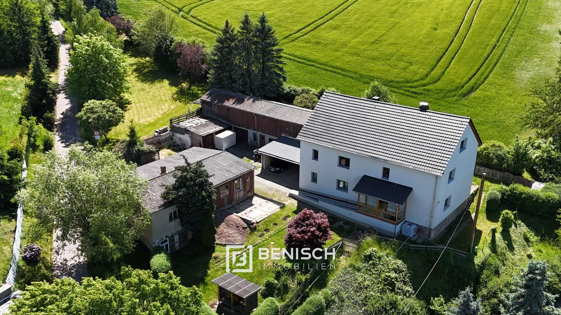 Zwei Wohnungen, Platz für Generationen und Raum für Ihre Leidenschaft – Hier wächst Ihre Zukunft – Zweifamilienhaus in Possendorf · Bannewitz